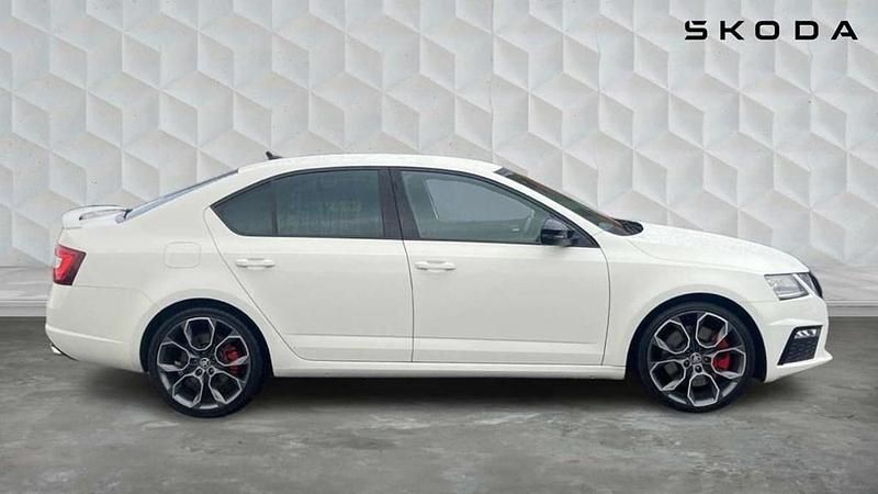 Used Skoda Octavia vRS 245 HP (180 kW) 2019 Candy white Hatchback