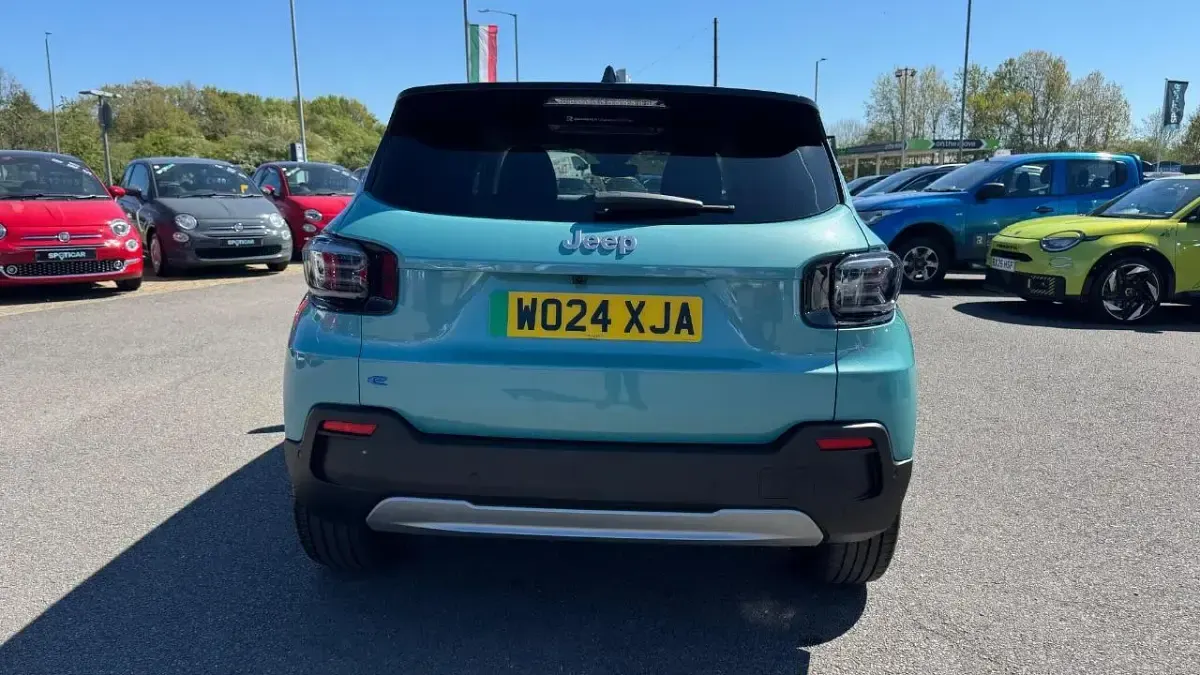 Begagnad Jeep Avenger EV Summit 113 kW (154 HK) 2024 Blå SUV