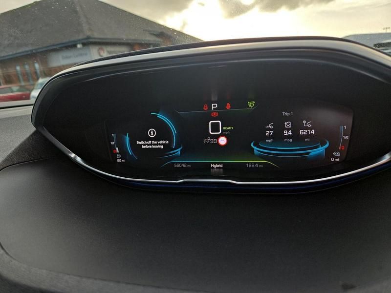 Used Peugeot 3008 Allure Premium 222 HP (163 kW) 2022 Red SUV