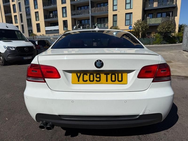 Begagnad BMW 325 M Sport 2009 Vit Sportkupé