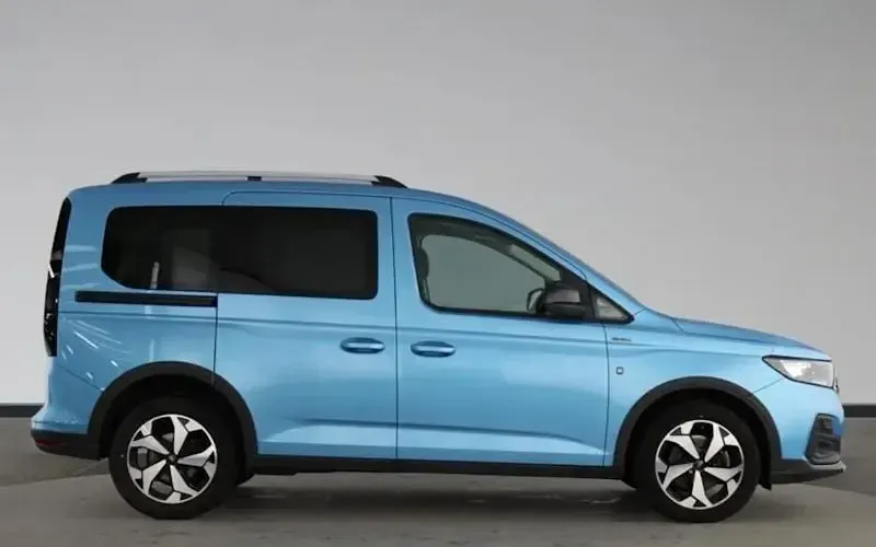 Used Ford Tourneo Connect Active 122 HP (89 kW) 2023 Blue MPV