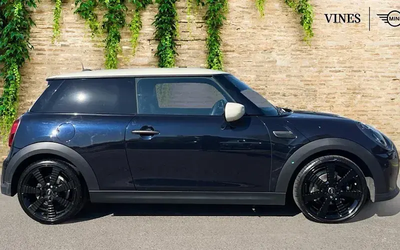 Used Mini Cooper Hatch 136 HP (100 kW) 2022 Black Hatchback
