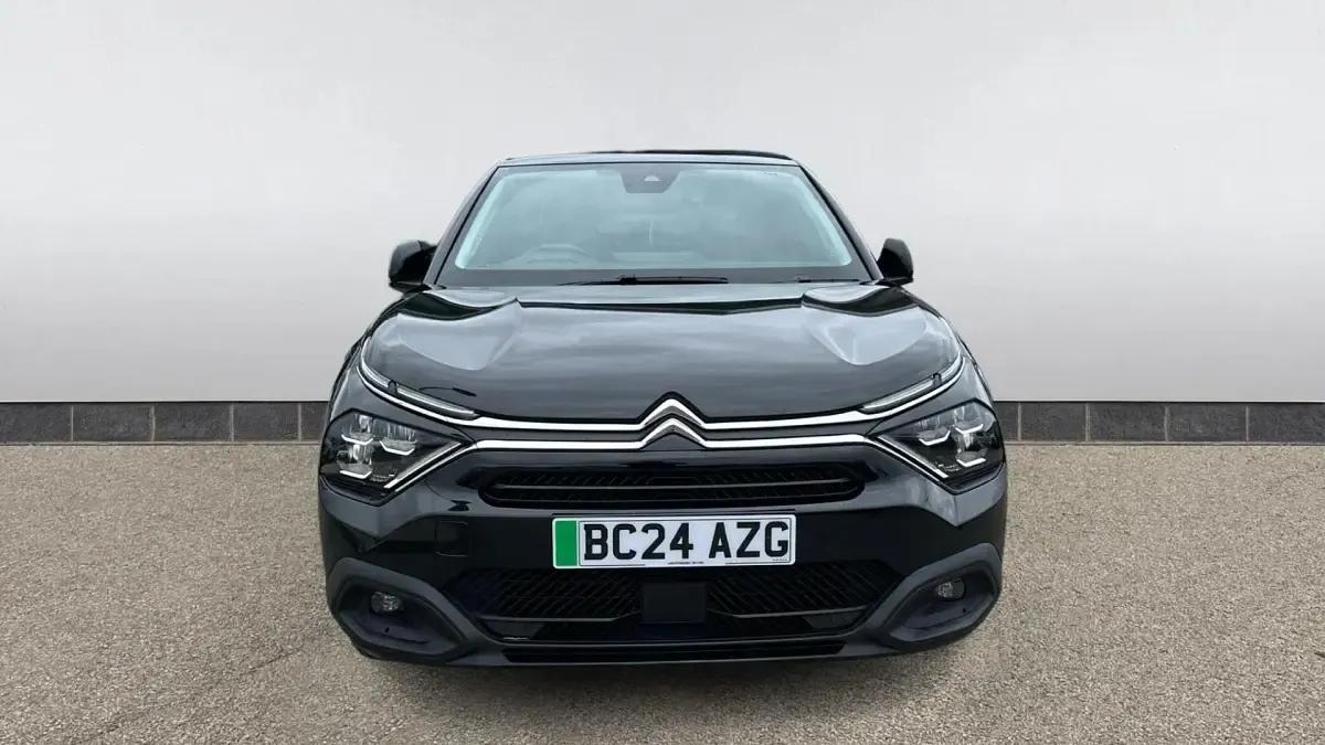 Używany Citroën e-C4 100 kW (136 KM) 2024 Czarny Sedan/Limuzyna