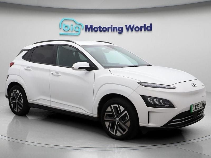 White Used 2023 Hyundai Kona Premium SUV | £13,500 (Fair price) - Image 1/4