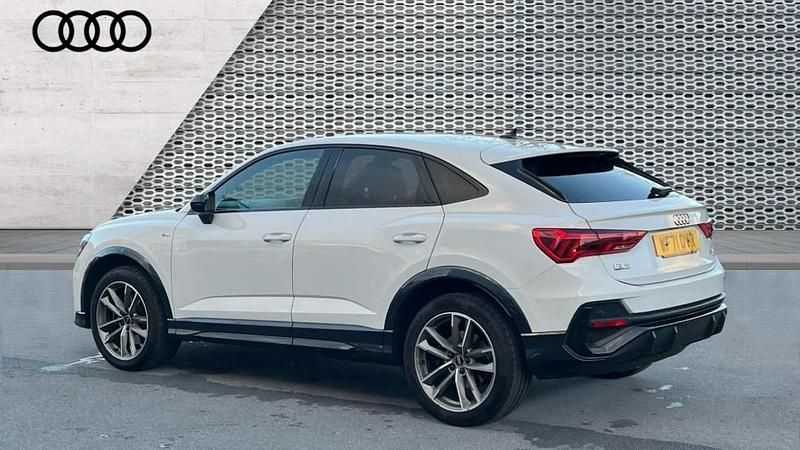 Begagnad Audi Q3 Black Edition 190 HK (139 kW) 2021 Vit SUV
