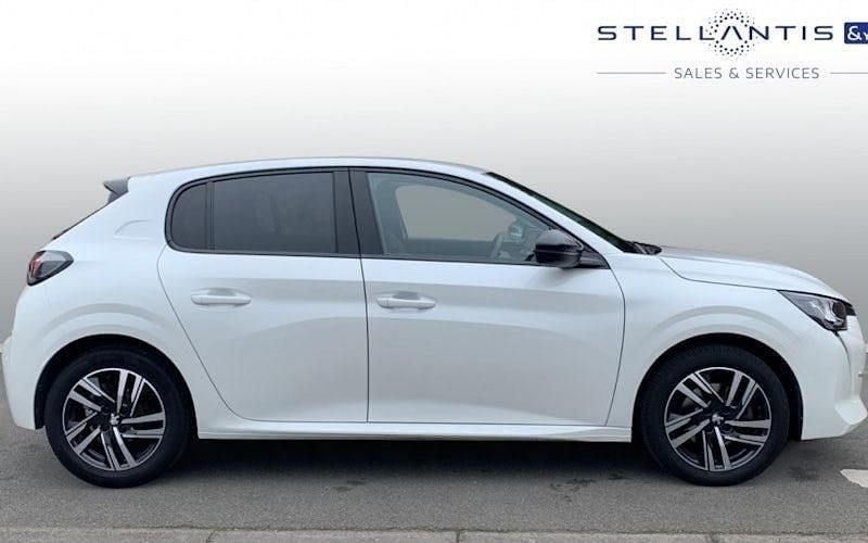 Used Peugeot 208 Allure+ 102 HP (75 kW) 2022 White Hatchback