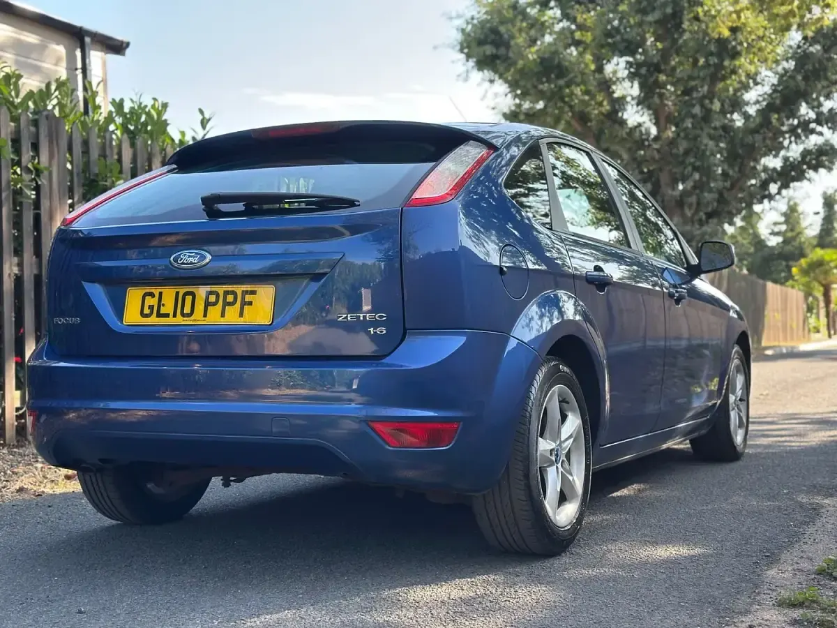 Used Ford Focus Zetec 2010 Blue Hatchback