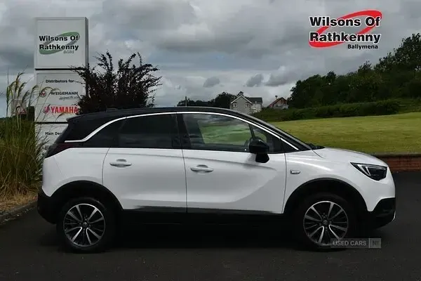 Used Vauxhall Crossland X Elite 130 HP (95 kW) 2021 White SUV