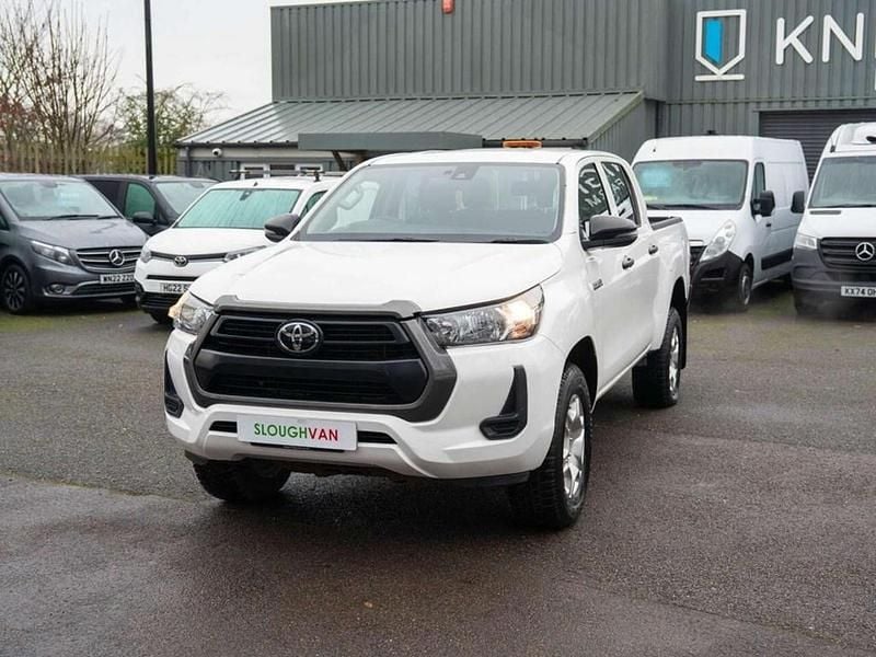 Used Toyota HiLux Active 150 HP (110 kW) 2022 White Pickup