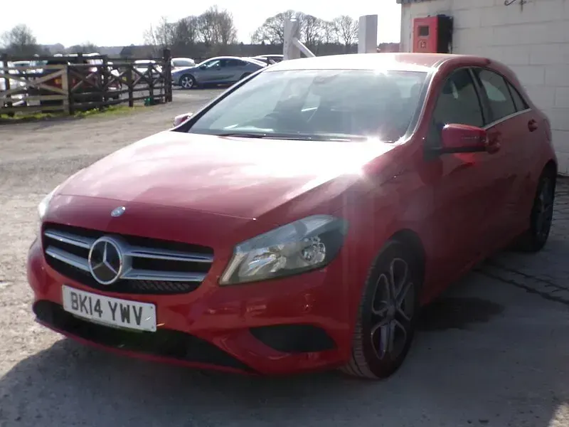 Used Mercedes A180 2014 Red Hatchback