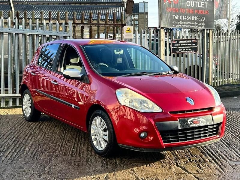 Used Renault Clio II 2010 Red Hatchback