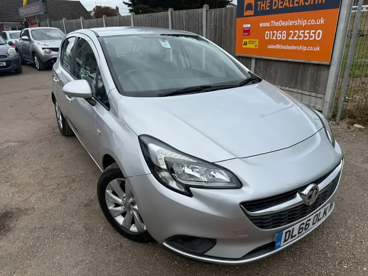 Used Vauxhall Corsa Design Edition 90 HP (66 kW) 2016 Silver Hatchback