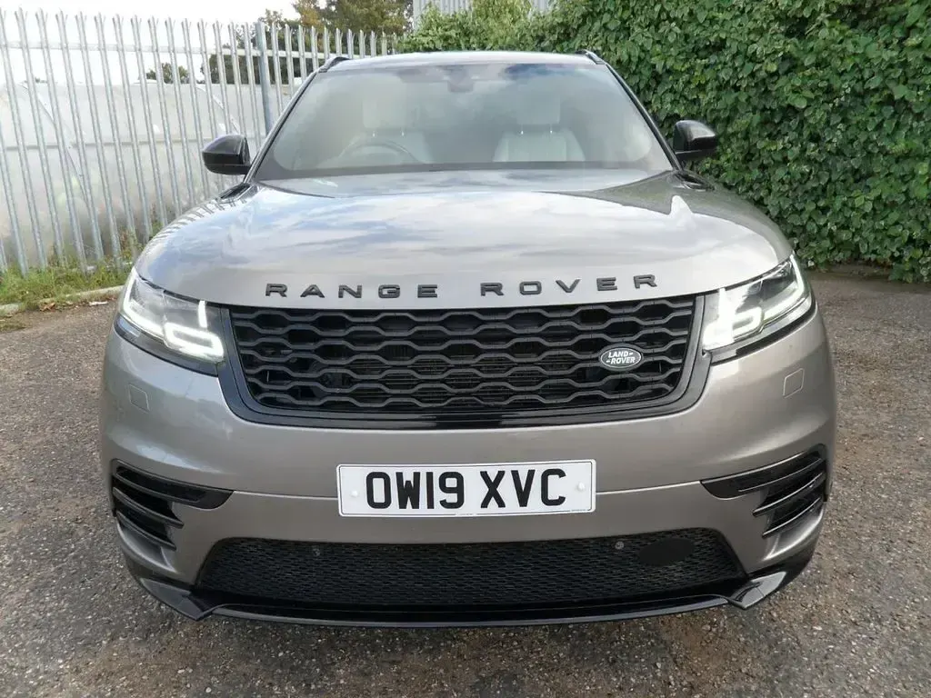 Used Land Rover Range Rover Velar HSE Dynamic 240 HP (176 kW) 2019 Silver SUV