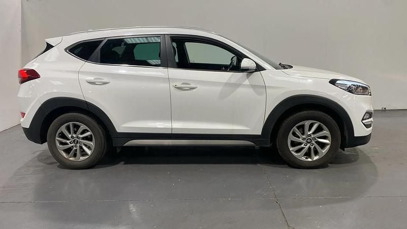 Used Hyundai Tucson Premium 116 HP (85 kW) 2017 White SUV