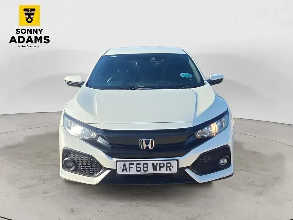 Used Honda Civic SR 126 HP (92 kW) 2018 White Hatchback