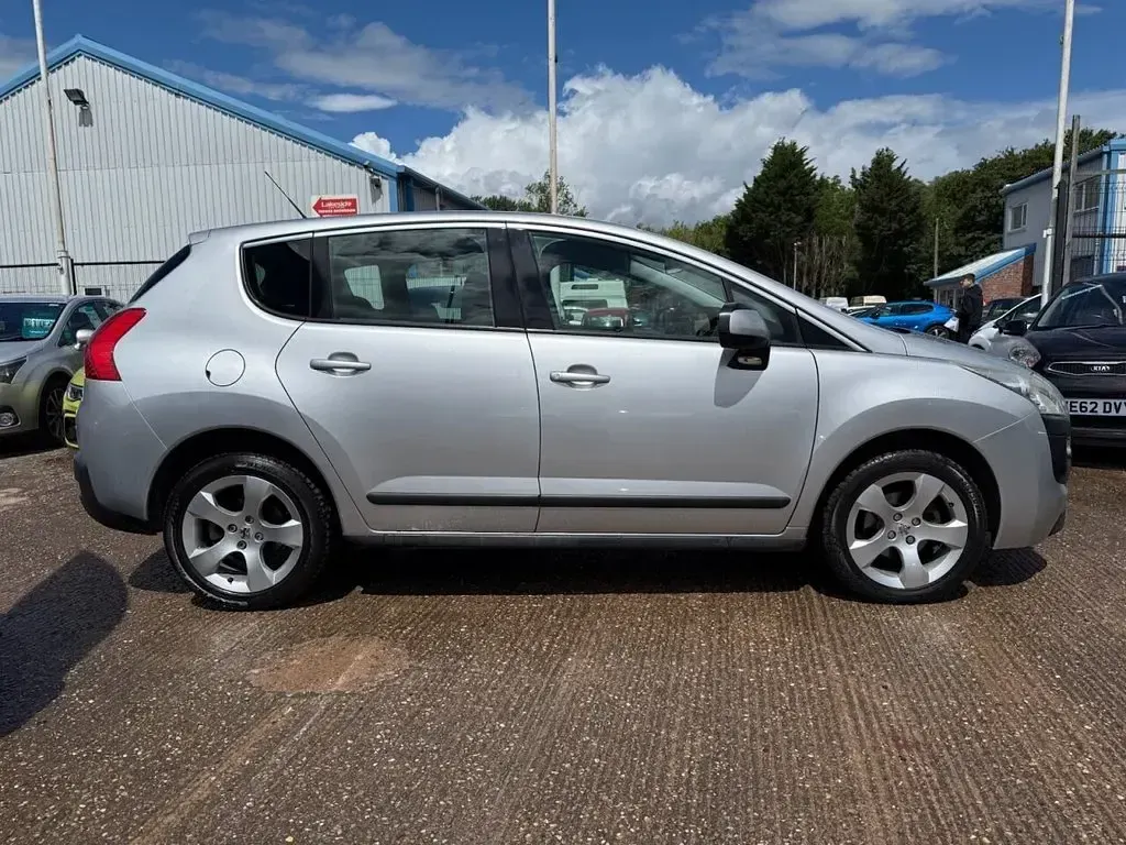 Used Peugeot 3008 Active 115 HP (84 kW) 2013 Silver Estate