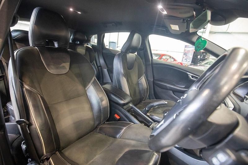 Used Volvo V40 R-Design 122 HP (89 kW) 2016 Black Hatchback