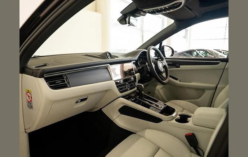 Used Porsche Macan 261 HP (191 kW) 2025 Other SUV