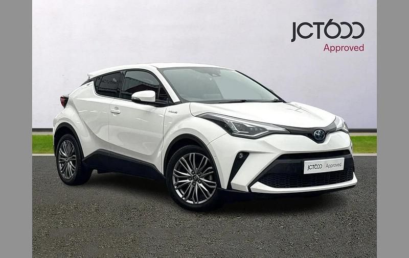 Used Toyota C-HR 120 HP (88 kW) 2021 White SUV