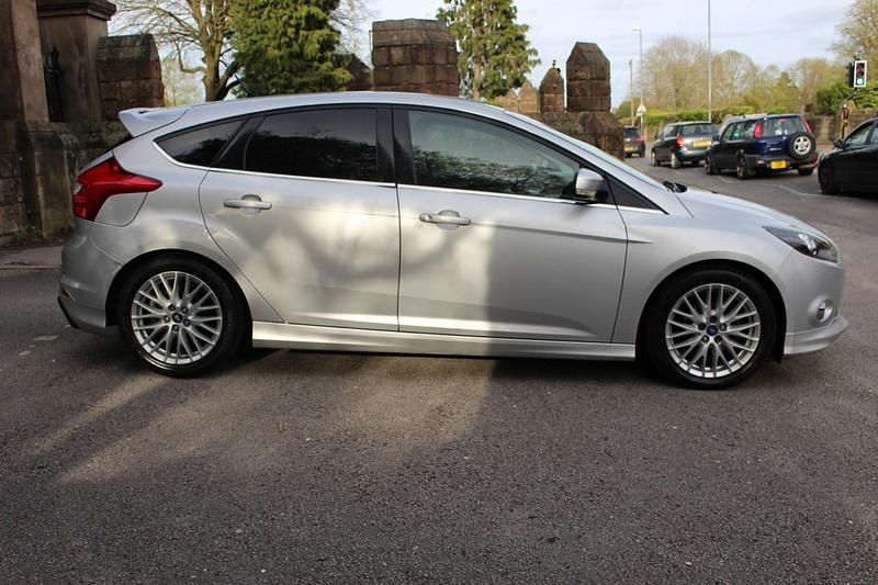 Used Ford Focus Zetec 115 HP (84 kW) 2012 Silver Hatchback