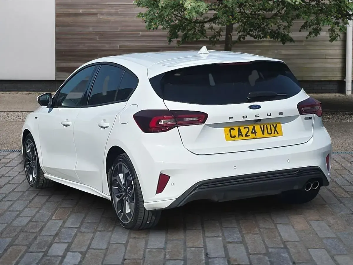 Used Ford Focus ST-Line X 125 HP (91 kW) 2024 White Hatchback
