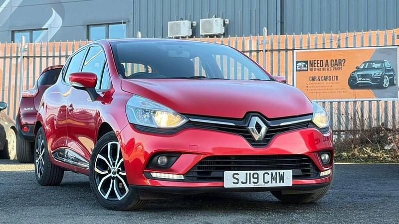 Used Renault Clio IV Play 90 HP (66 kW) 2019 Red Hatchback