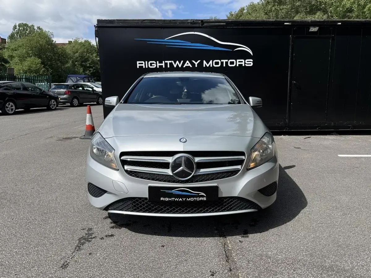 Used Mercedes A180 Sport Edition 122 HP (89 kW) 2015 Silver Hatchback