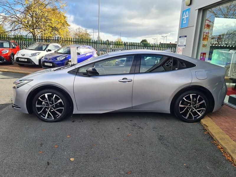 Used Toyota Prius 2024 Silver metallic Hatchback