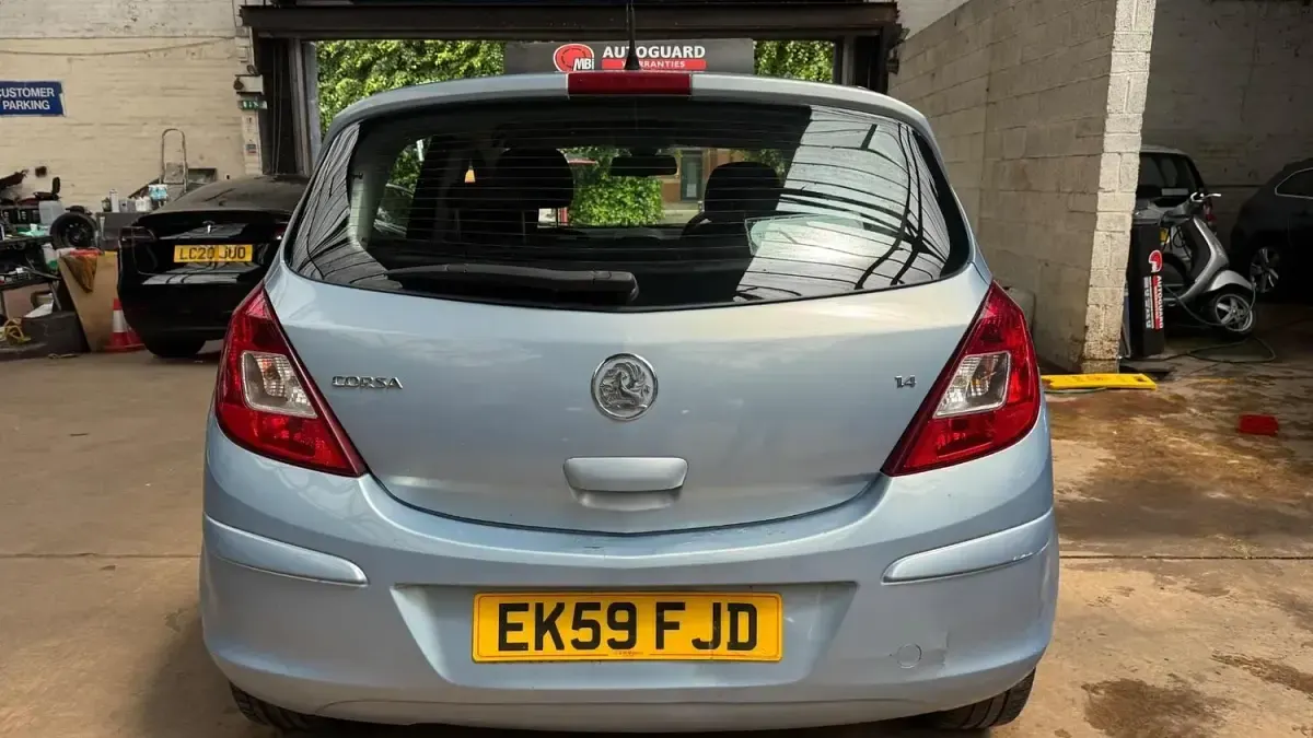 Used Vauxhall Corsa Design Edition 90 HP (66 kW) 2009 Blue Hatchback