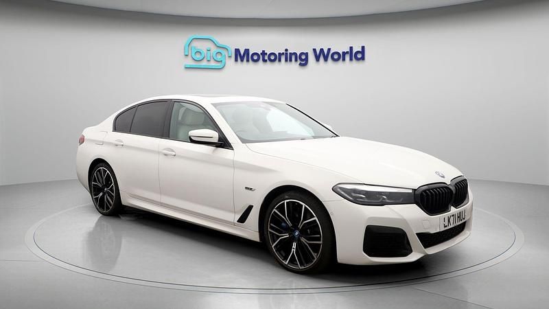 Used 2021 BMW 530e M Sport Sedan | £31,100 (Expensive) - Image 1/4