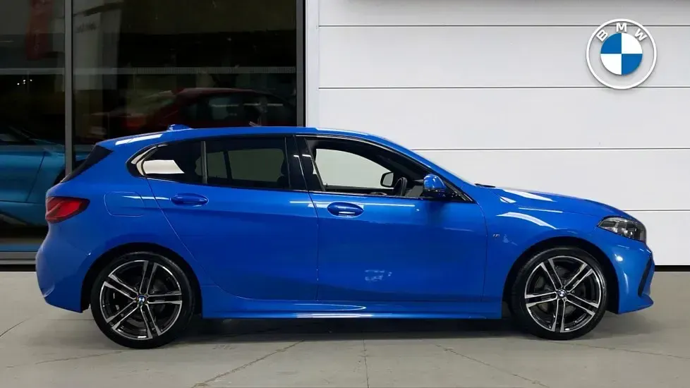 Used BMW 118 M Sport 134 HP (98 kW) 2022 Blue Hatchback
