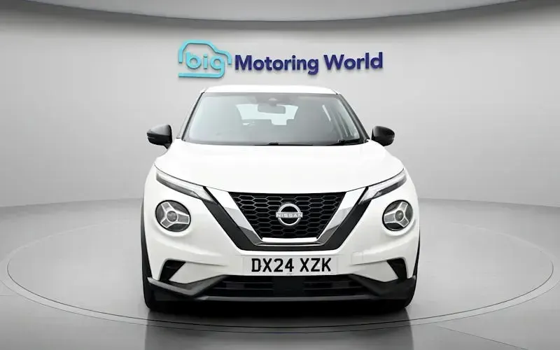Usado Nissan Juke Acenta 114 HP (83 kW) 2023 Branco SUV