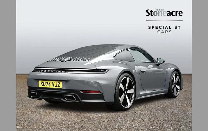 Begagnad Porsche 911 389 HK (286 kW) 2024 Grå Sportkupé