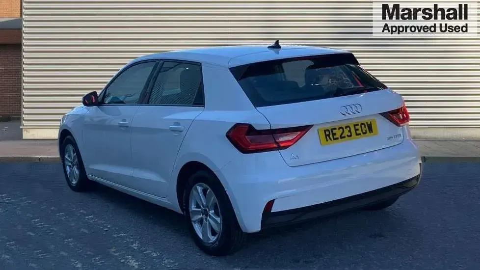 Używany Audi A1 Design 95 KM (69 kW) 2023 Biały SUV