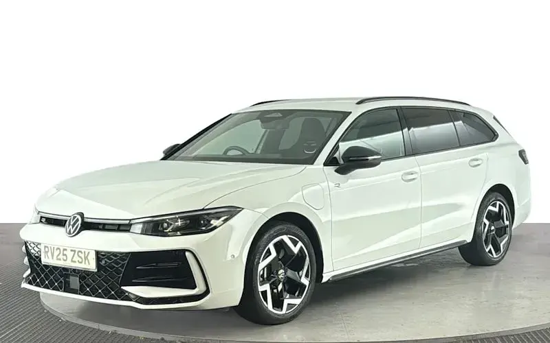 Used VW Passat R-line 204 HP (150 kW) 2025 Estate
