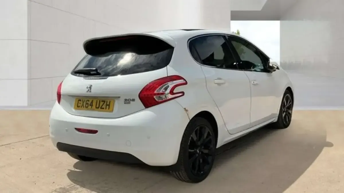 Used Peugeot 208 2014 White Hatchback