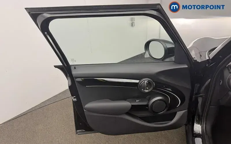 Used Mini Cooper Classic 136 HP (100 kW) 2022 Black Hatchback