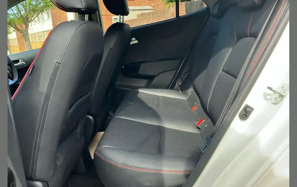 Second-hand Kia Picanto GT-Line 66 CP (48 kW) 2023 Alb Hatchback