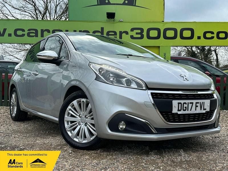 Used Peugeot 208 Allure 110 HP (80 kW) 2017 Silver Hatchback