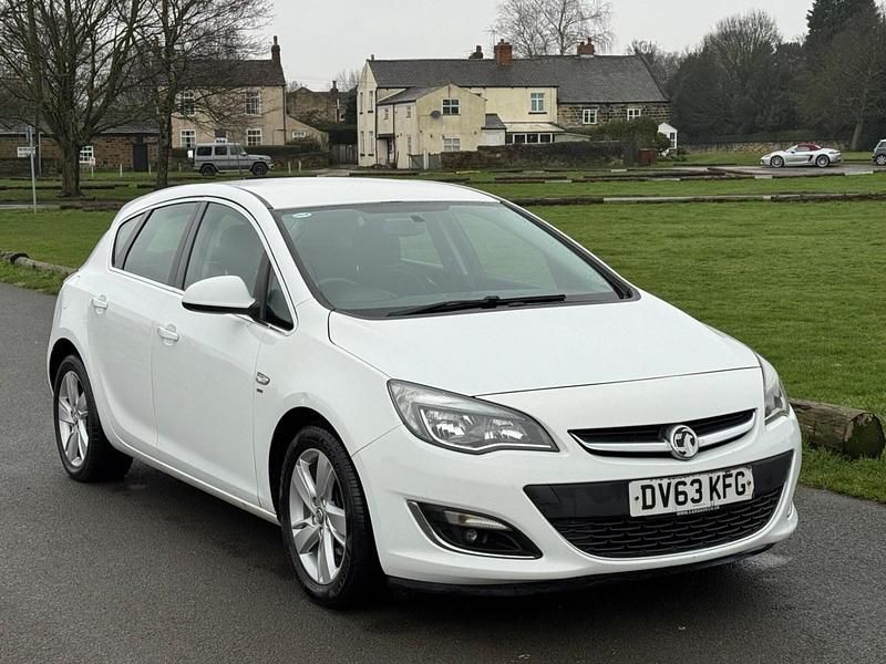 Used Vauxhall Astra SRi 2013 White Hatchback