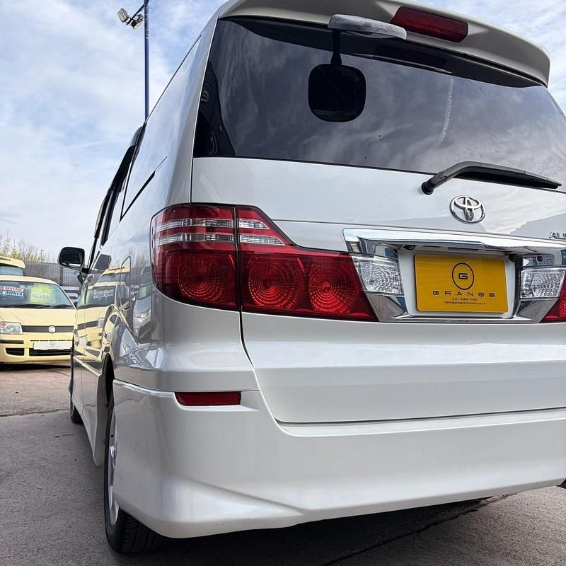 Usado Toyota Alphard 2021 Branco Monovolume