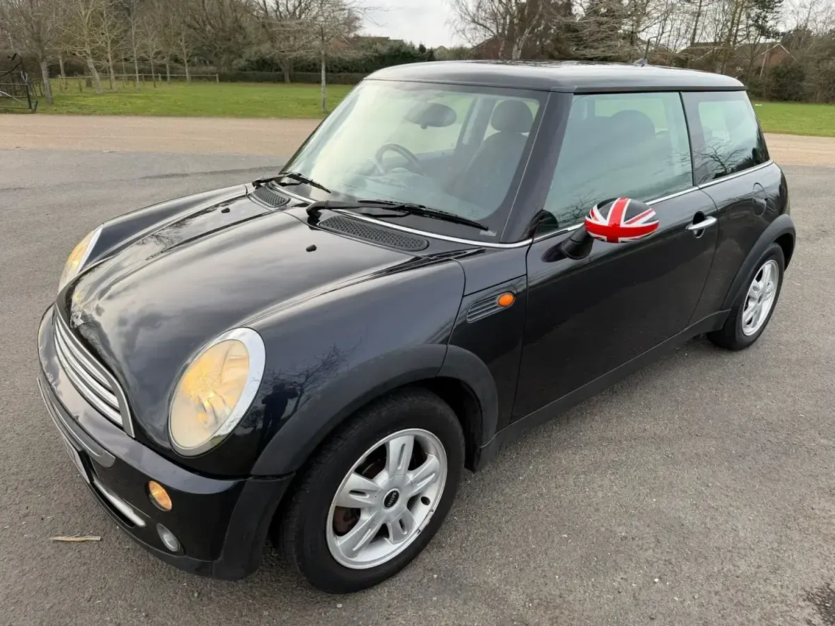 Usado Mini ONE Hatch 90 CV (66 kW) 2006 Negro Utilitario