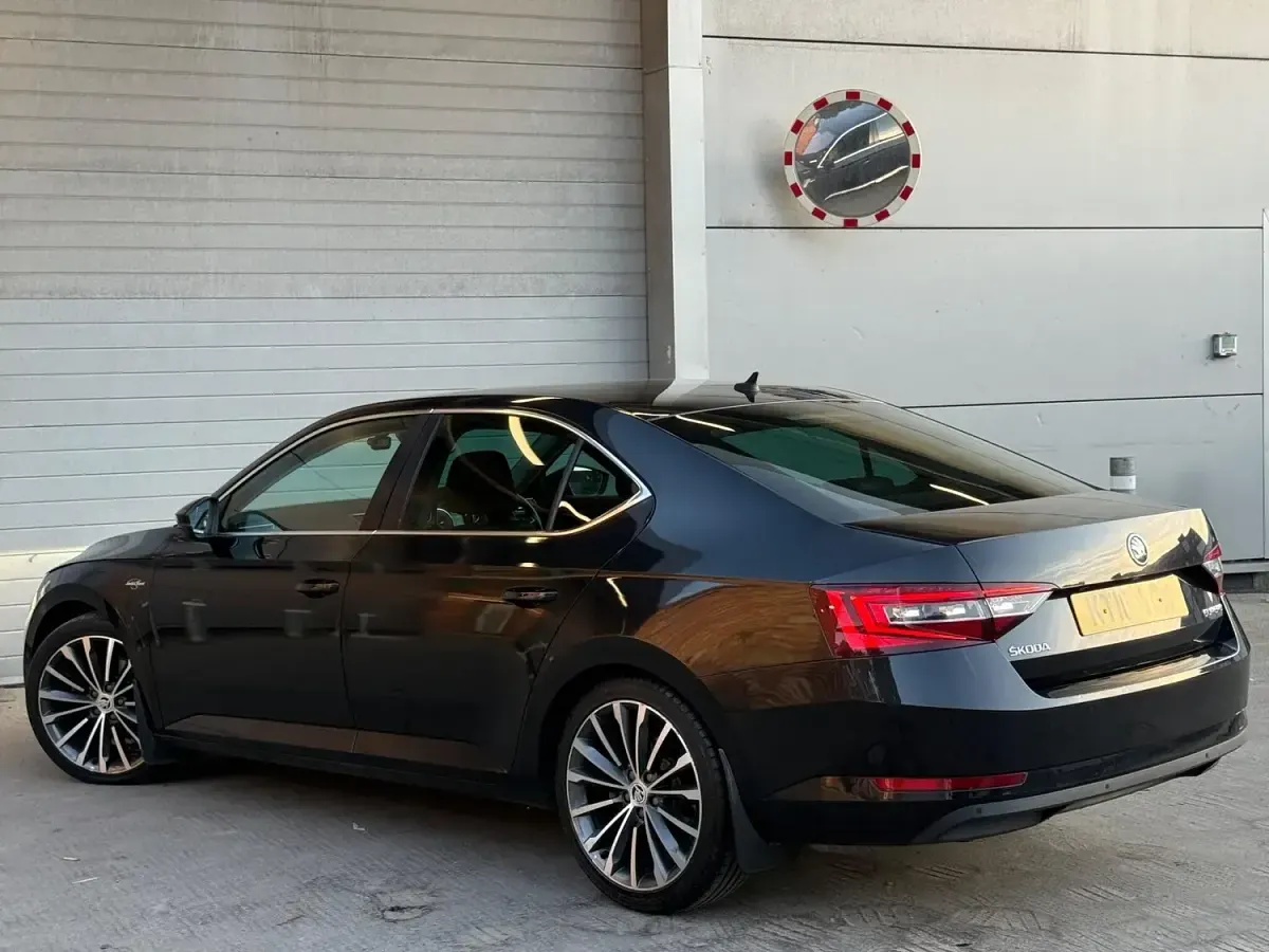 Used Skoda Superb 220 HP (161 kW) 2016 Black Hatchback