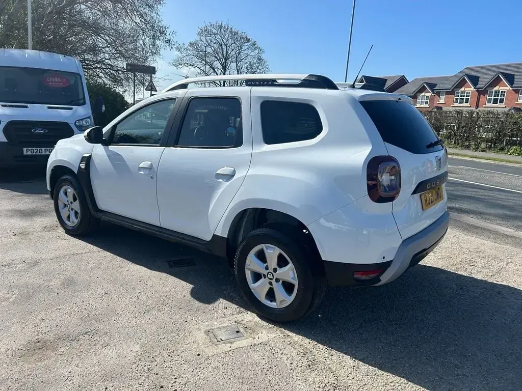 Used Dacia Duster Comfort 115 HP (84 kW) 2021 White SUV