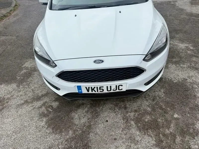 Used Ford Focus Zetec 125 HP (91 kW) 2015 White Hatchback