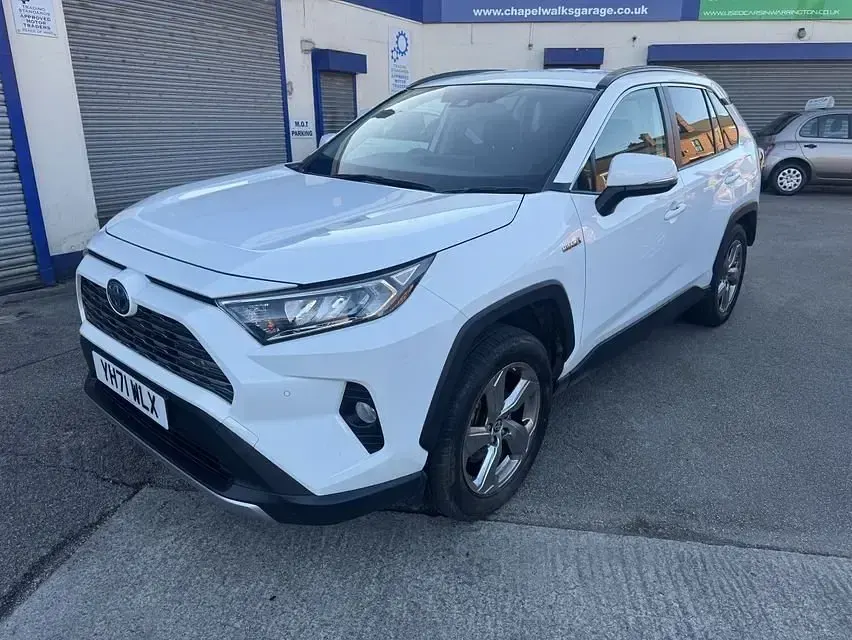 Used Toyota RAV4 Design 222 HP (163 kW) 2021 White SUV