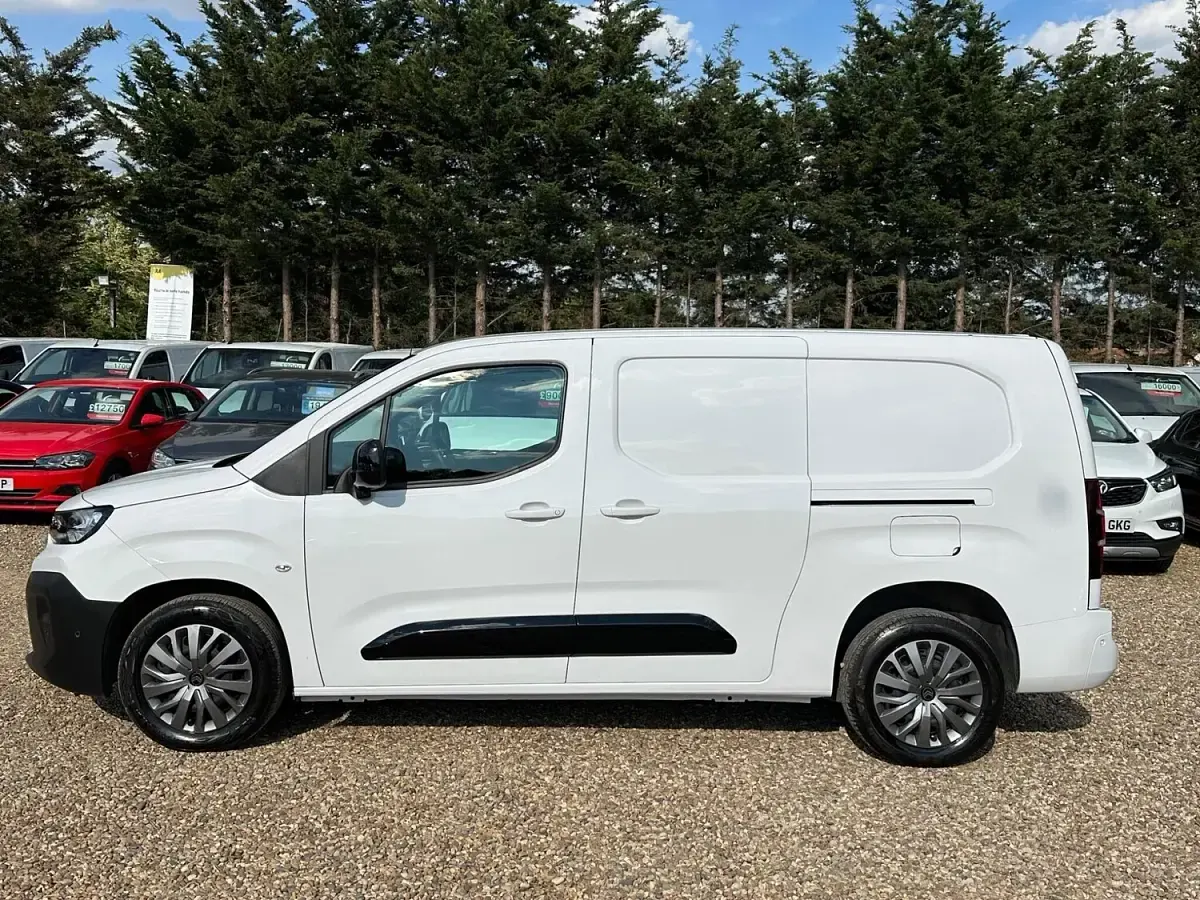 Used Citroën Berlingo 2024 White MPV
