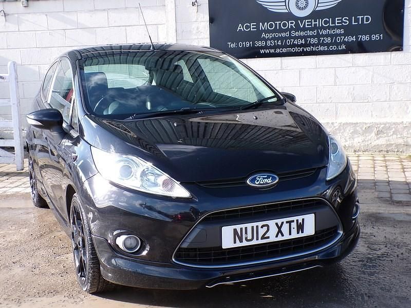 Usado Ford Fiesta Metall 134 CV (98 kW) 2012 Negro Utilitario