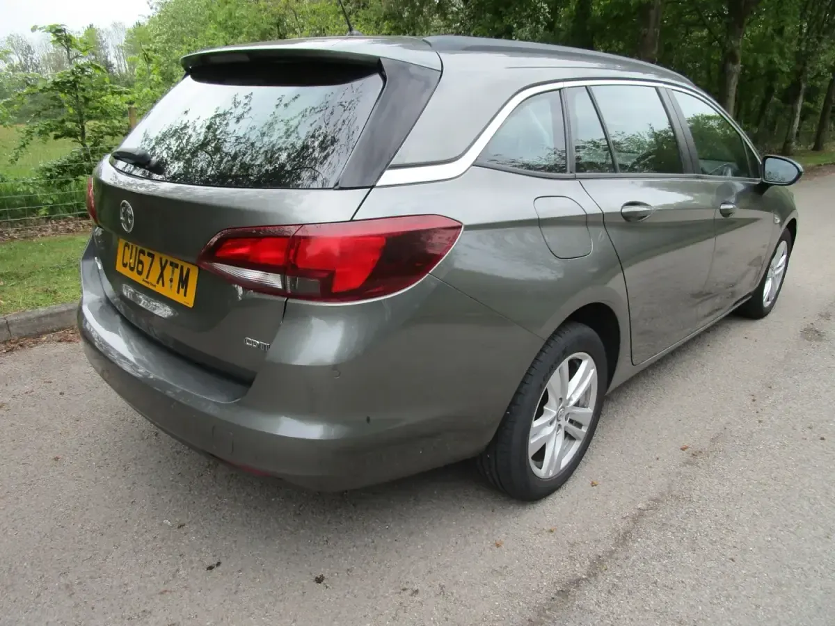 Używany Vauxhall Astra Design Edition 136 KM (100 kW) 2017 Szary Kombi