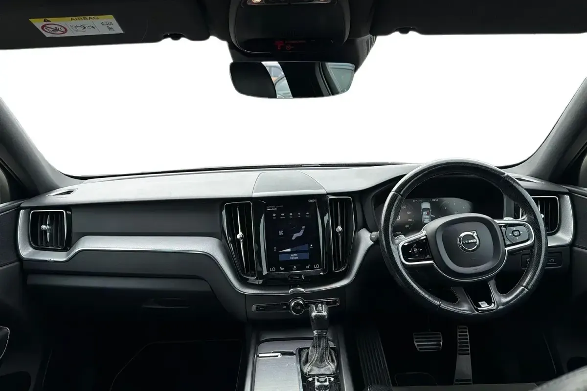 Used Volvo XC60 R-Design 235 HP (172 kW) 2017 Black SUV
